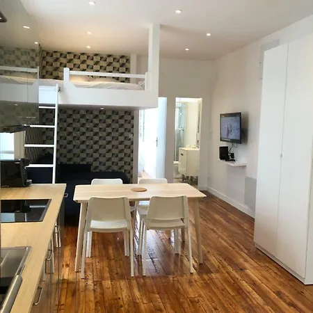 Ambassade De Bourgogne Hotel *